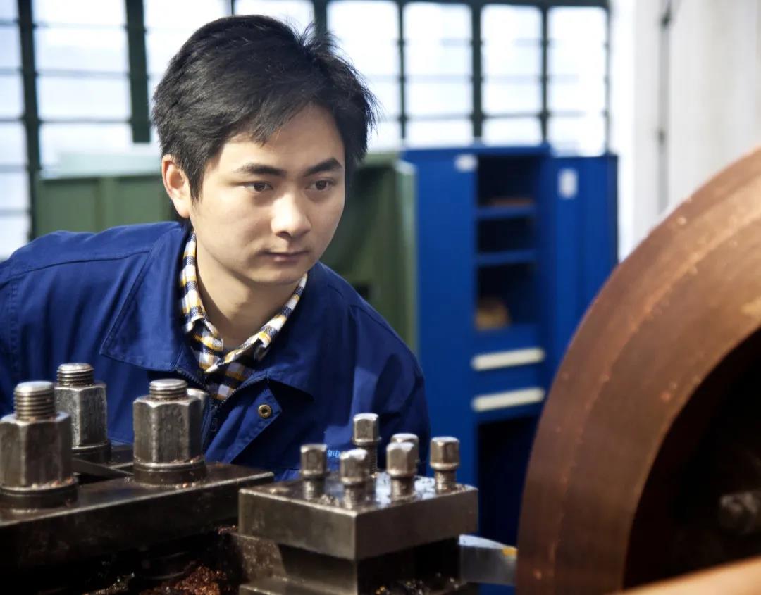 工业机器人产量大增中国制造智变加速(图1)